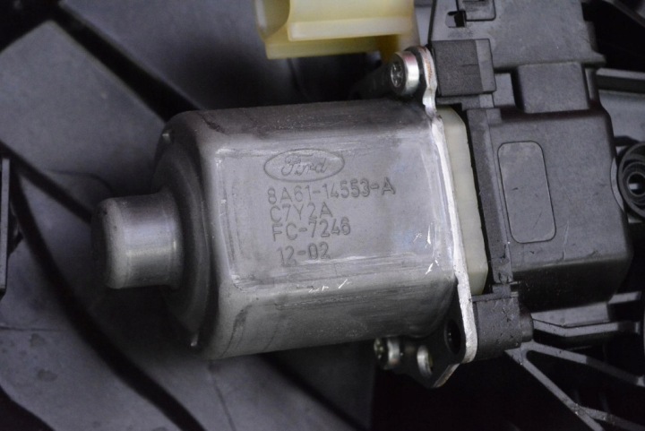 фото №8, Стеклоподъемник правый перед eu c1bb-b045h16-aa ford fiesta mk7 3d hb 08-17