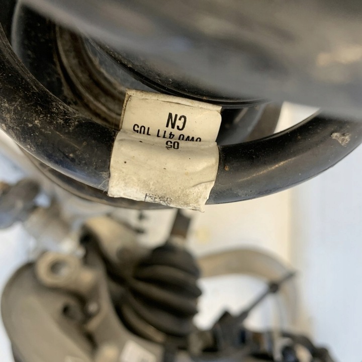 фото №13, Поворотный кулак перед левая подвешивание рычаги амортизатор audi a4 b9 8w 2.0 16r