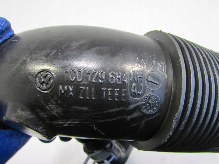 фото №5, Шланг труба воздуха резонатор vw golf 4 new beetle bora octavia 2.0 8v azj