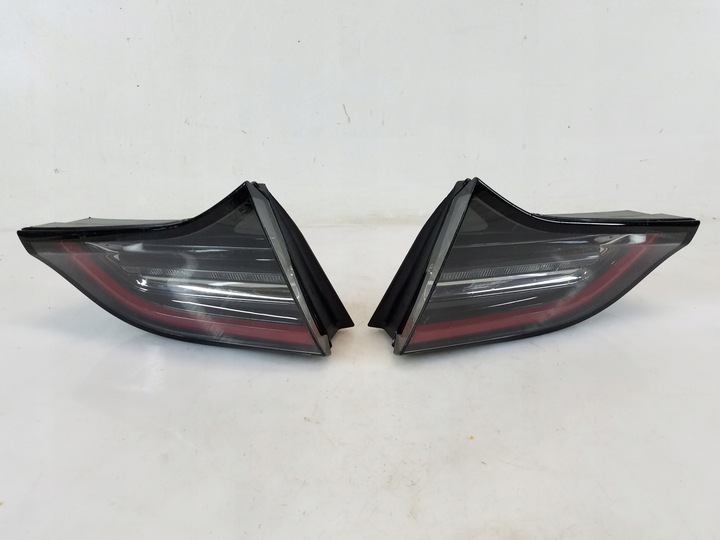 фото №1, Лампа зад w крышка багажника tesla модель 3