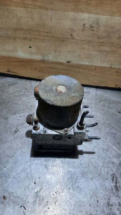 фото №1, Насос abs toyota avensis t25 1.8b 03r