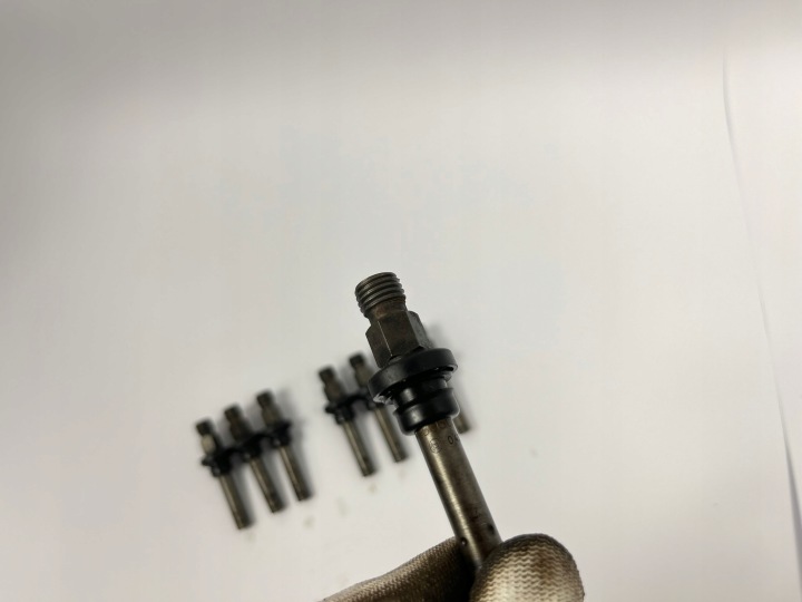фото №15, Форсунки топлива kpl 8штуки mercedes r107 w126 380 v8 0437502010 bosch