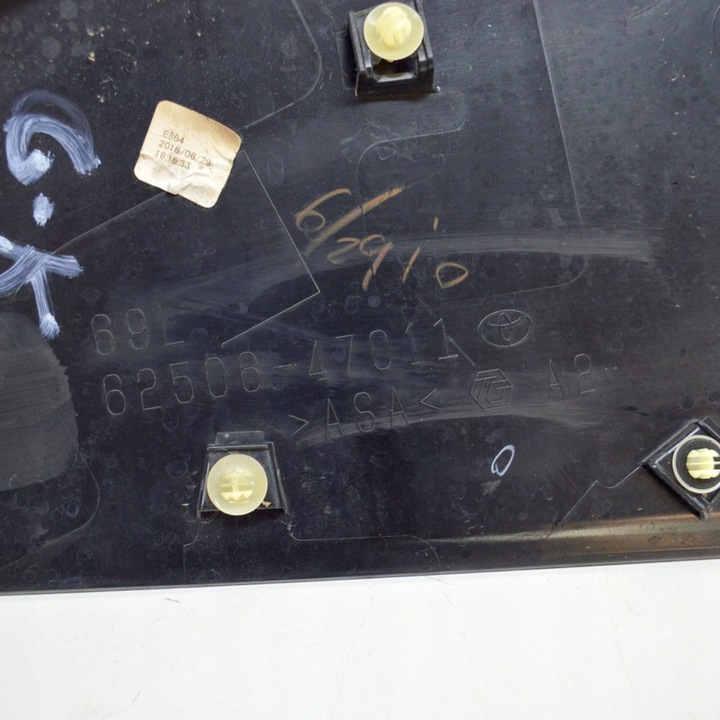 фото №7, Toyota prius xw50 2016 планка / накладка na крыло переднее