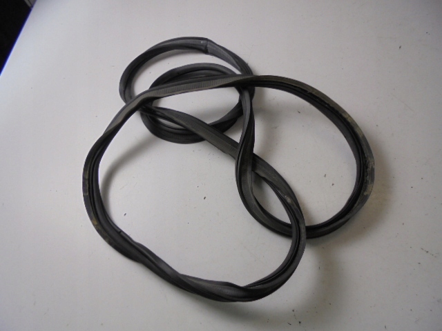 фото №1, Прокладка крышки зад fiat 500l 2016 год