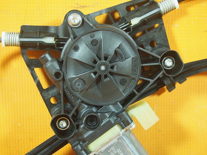 фото №8, Audi q2 81a 32km направляющая стёкла перед правая 81a837462 / 5q0959801c