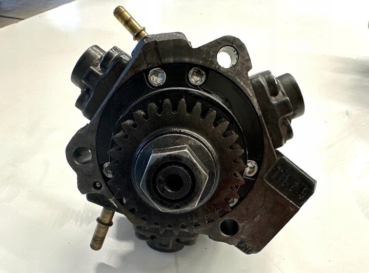 фото №1, Насос вприскувальний 0445010439 167002133r mercedes w205 1.6 cdi