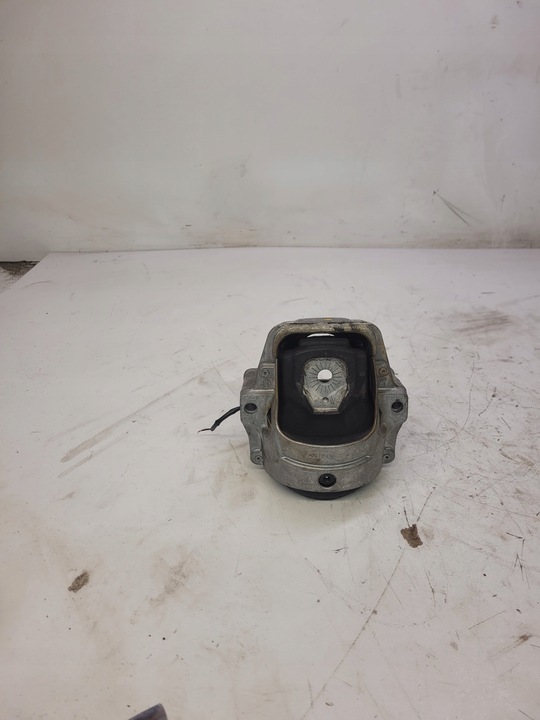 фото №1, Подушка двигуна l p audi a4 s4 s5 q5 8r0199381ae