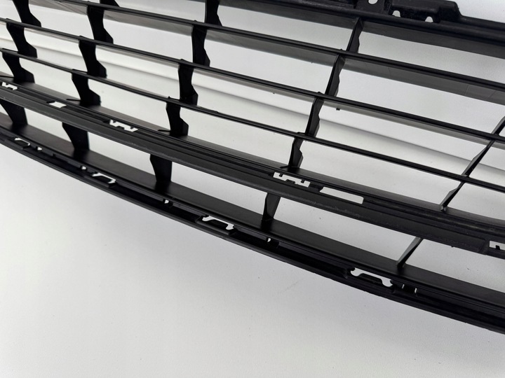 фото №7, Renault megane iii рестайлинг решётка бампера средняя перед 622547366r