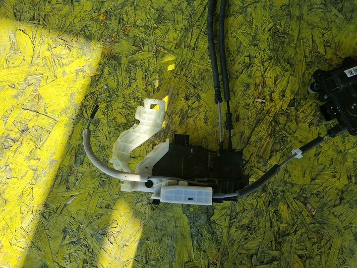 фото №4, Genesis g80 16-20 замок двері + доводчик двері правий перед 5 pin європа