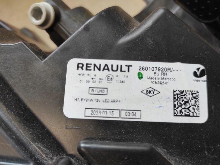фото №8, Dacia sandero 3 iii 20- фара права перед led 260107920r