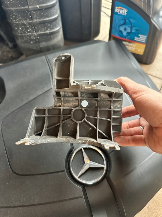 фото №5, Mercedes b класс w246 держатель кронштейн насоса abs крепление основание пластик