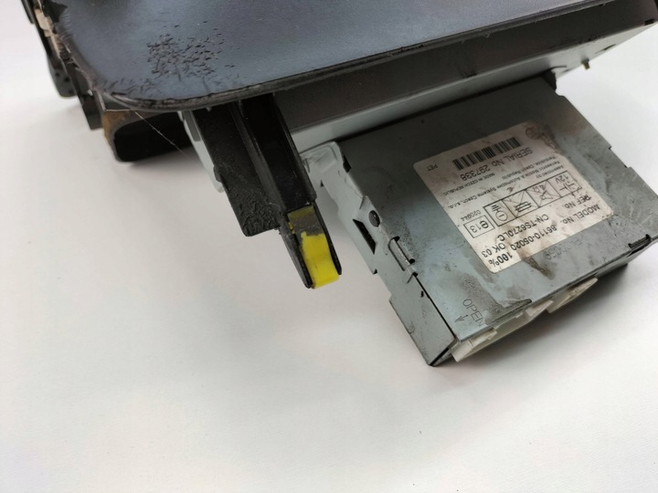 фото №6, Консоль средняя радио toyota avensis 8611005020