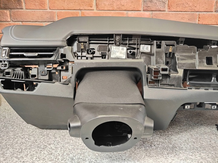 фото №9, Bmw 2 active tourer u06 оригінальна консоль панель роздавальна шкіра чорна