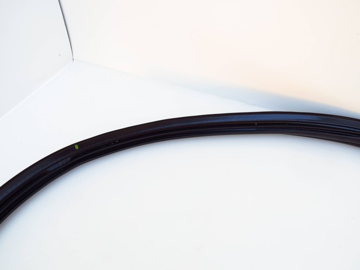 фото №9, Прокладка кришки багажника зад задня 31385613 volvo v40 ii 12-19