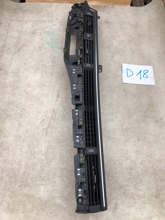 фото №1, Решітка повітропровід audi оригінальний номер 8w1820902