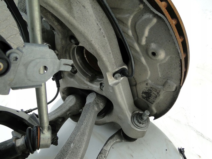 фото №5, Mercedes поворотный кулак передняя левая a2053323700 c класс 205 c43 amg рестайлинг 4mat