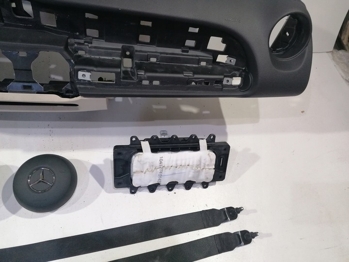 фото №8, Mercedes glb x247 панель консоль подушка безопасности ремни
