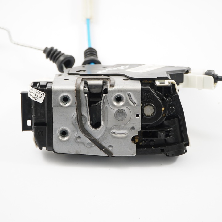 фото №12, Mercedes w176 замок дверь левый зад a2047303535