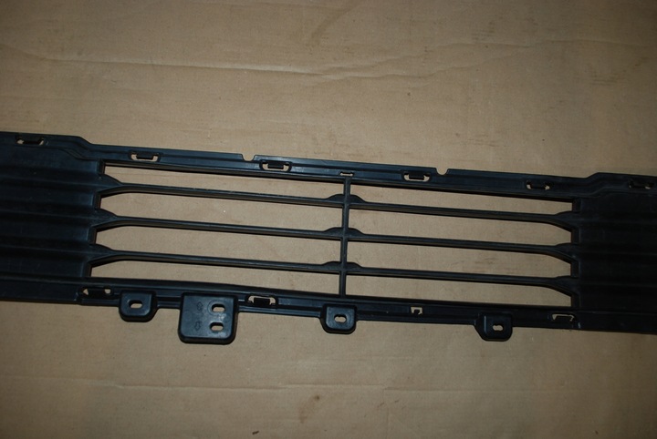 фото №8, Решётка бампера средняя перед mitsubishi outlander iii 3 6402a233