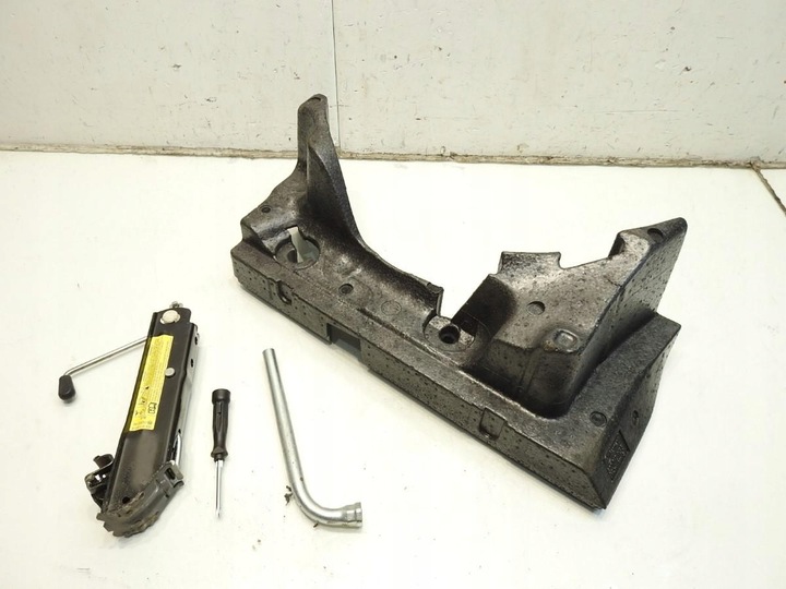 фото №6, Домкрат ключ викрутка вкладка vw passat b6 рестайлінг універсал 3c0012115b 3c0011031b