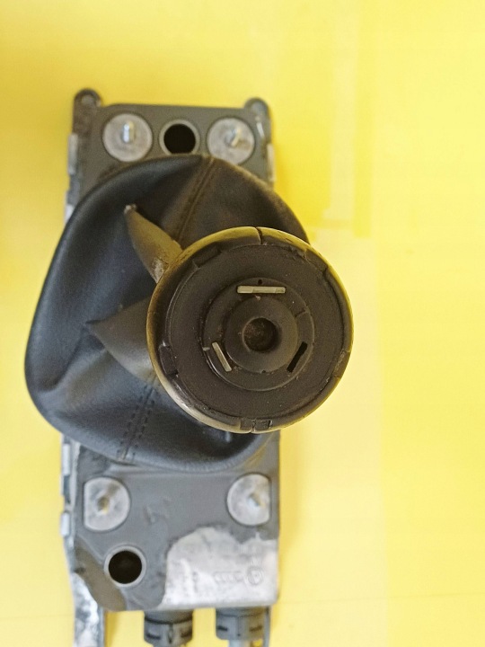 фото №8, Домкрат механический выборщик тросы чехол vw touran i 1.6 fsi 1k0711061a nr19