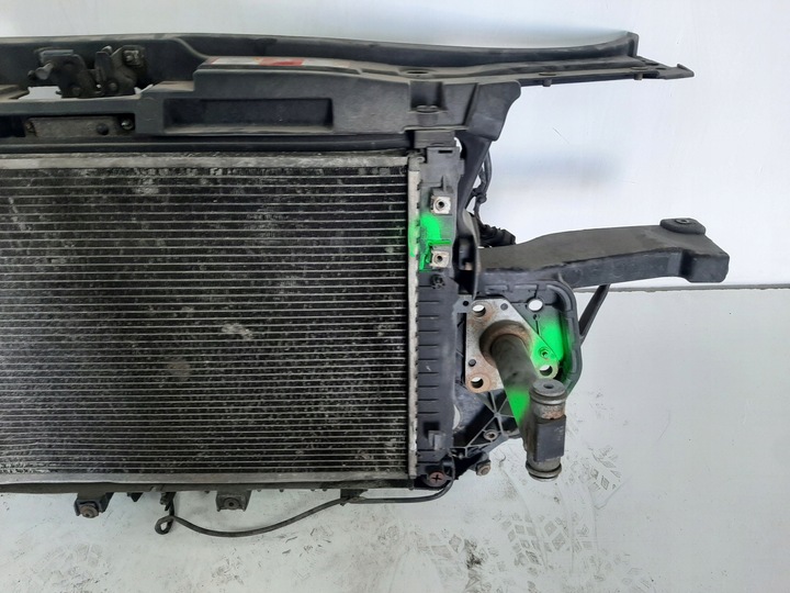 фото №3, Audi a6 c5 2.4 30v 01r pas переднє радіаторів вентилятор 4b0805594