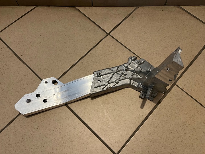 фото №1, Mercedes glc w253 кронштейн ремня отбойник wąs правый