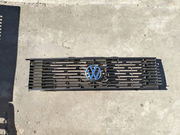 фото №1, Решётка решётка радиатора перед vw jetta i mk1 161853653b оригинал.