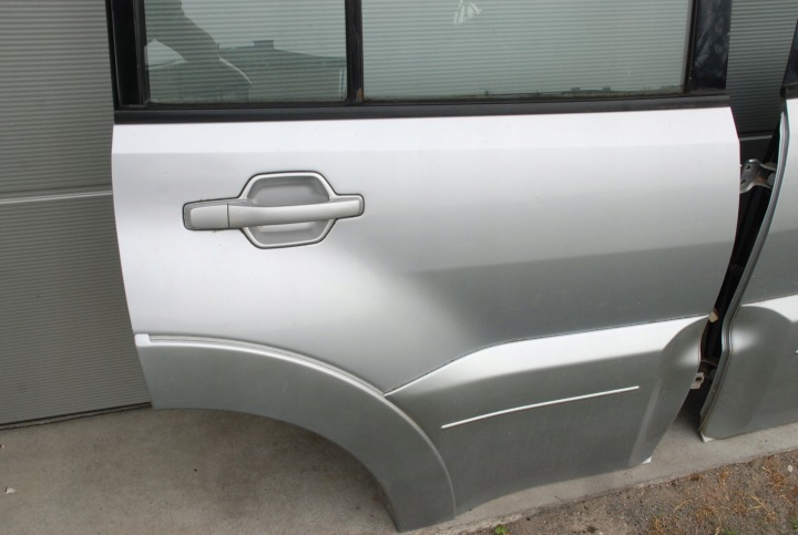 фото №8, Mitsubishi pajero 4 iv 5d 06- двері p / l зад