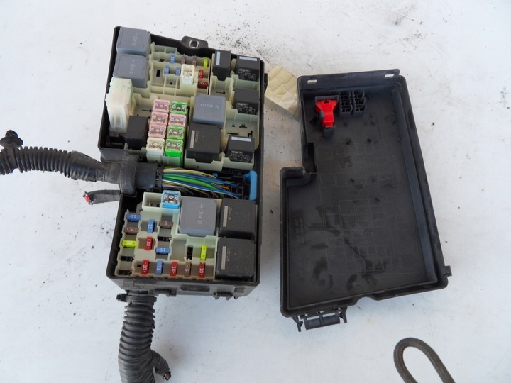фото №6, Ford focus mk3 iii 10-14 1.0 коробка предохранителей