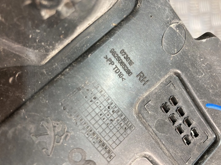 фото №1, Ползун крепление правые перед peugeot e-208 ii 19-