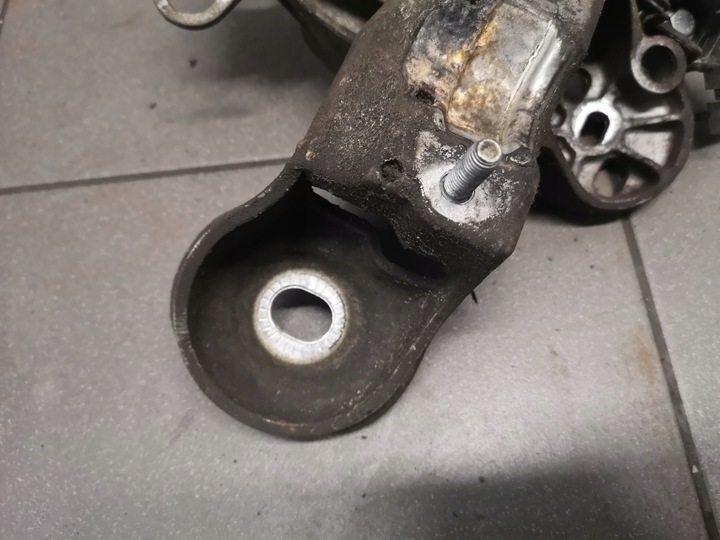 фото №8, Лапи двигуна права audi a4 b7 2.0 tdi 8e0199352f