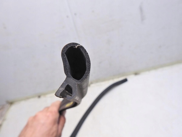 фото №6, Уплотнитель стены перегородки volvo v70 iii