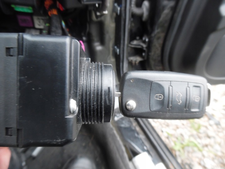 фото №1, Audi a8d3 замок запалювання ключ комплект 3d0905865c