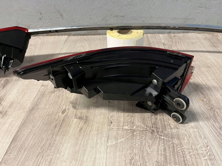 фото №11, Audi a6 c8 4k5 sedan лампа левый правый зад комплект планка