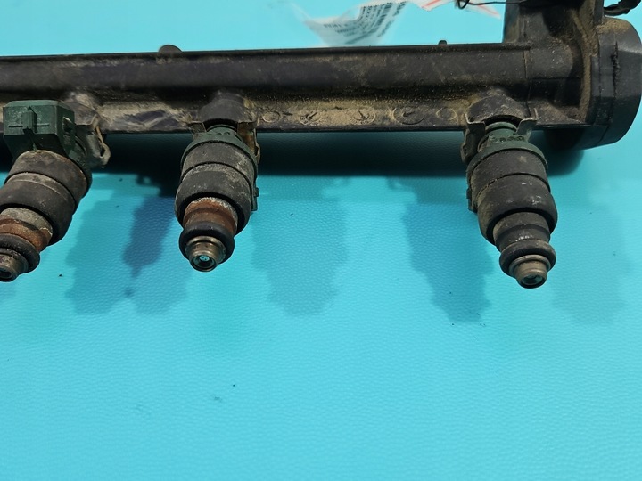 фото №4, Планка вприскувальний vw golf iv 06a133317a 1.6 sr