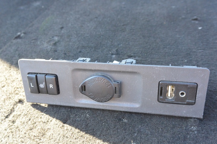 фото №1, Гніздо прикурювача usb кнопки toyota prius plus + комплект
