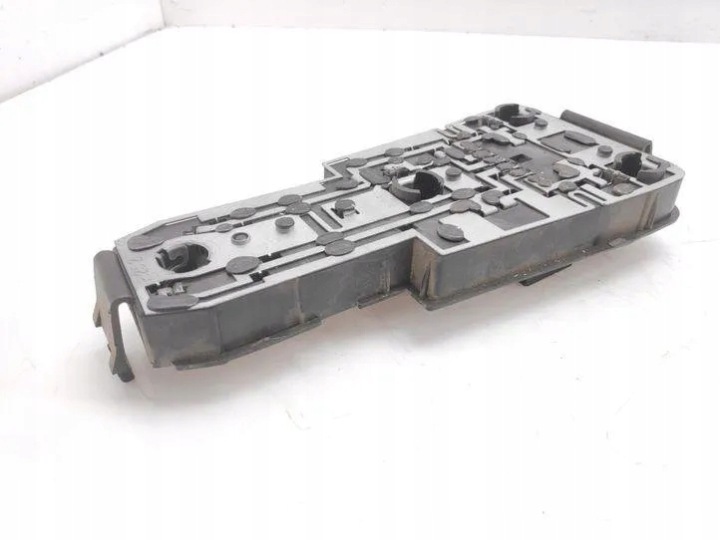 фото №7, Контакти задньої лампи vw passat b3/b4 3a2, 35i 321945257g 1.6l дизель 59kw