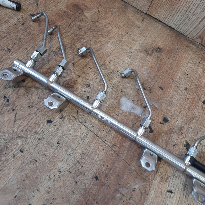 фото №13, Bmw e60 e90 3.0 n54 7575480 планка впрыскивающий