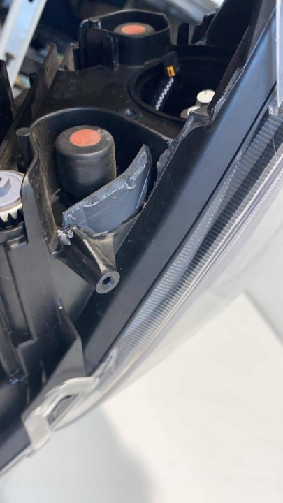 фото №9, Toyota corolla e21 фара передняя правое перед полный led 8111012n70