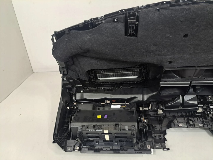 фото №16, Bmw 2 active tourer u06 2021 панелі розподільчі, консоль