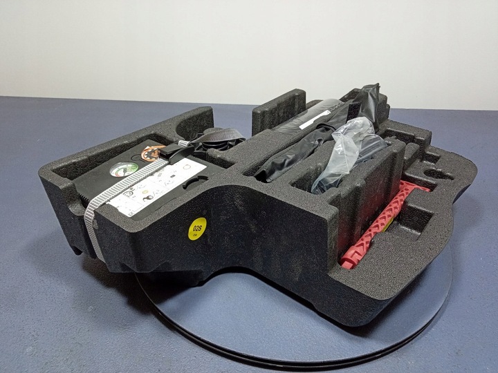 фото №8, Audi a7 c8 набор ремонтный колёса вкладка полка багажника 4k8012169j