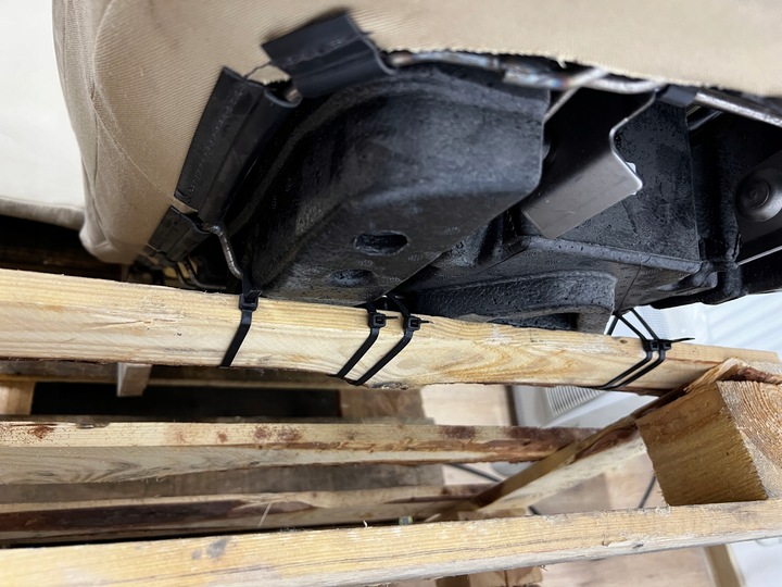 фото №9, Диван задняя сиденье na paletach audi a8 d4