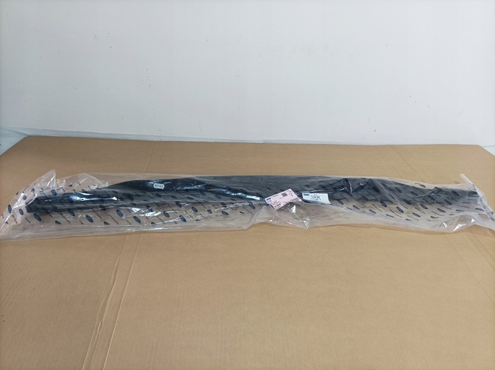 фото №1, Ford kuga mk3 ползун средний бампера зад lv4b-17b861-djc