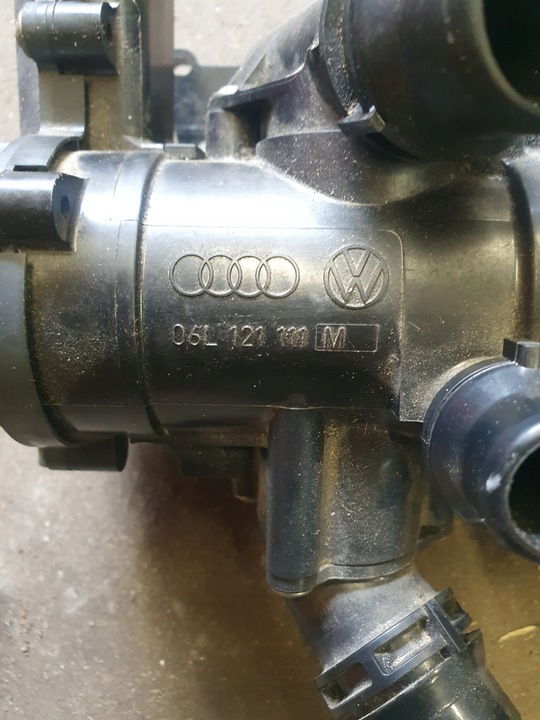 фото №2, Vw насос води термостат 06l121111m