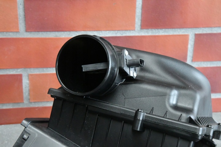фото №5, Корпус фильтра расходомер bmw 5 g30 g31 7 g11 g12 8 g14 g15 g16 8591831