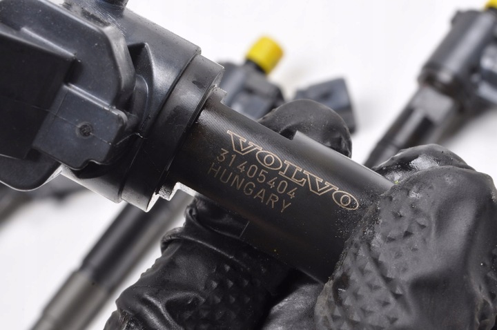 фото №12, Volvo 2.0 d4 топливная система впрыска насос 31432135 форсунки 31405404 планка датчик