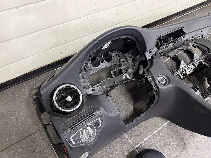 фото №9, Mercedes w205 c-klasa рестайлинг панель консоль подушка безопасности ремни оригинал