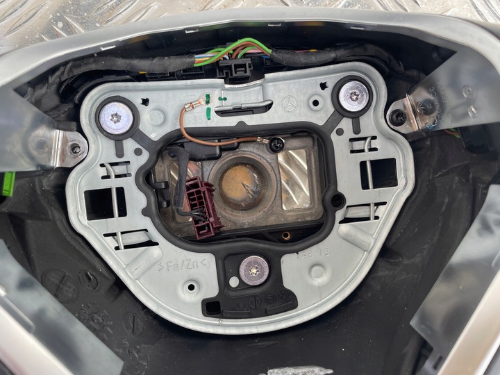 фото №7, Руль кожа лепестки x204 w117 w218 w246 белая nić