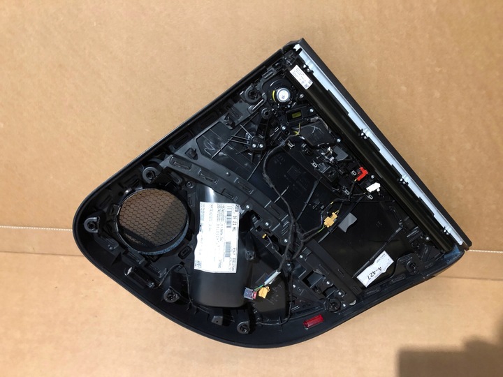 фото №5, Audi a4 b9 оббивка боковина двері лівий зад ролета